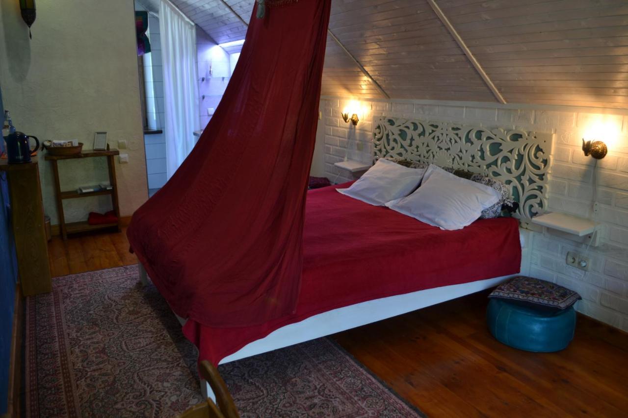 Romantic Guest House Kamianets-Podilskyi Exterior photo