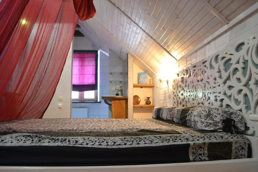 Romantic Guest House Kamianets-Podilskyi Exterior photo